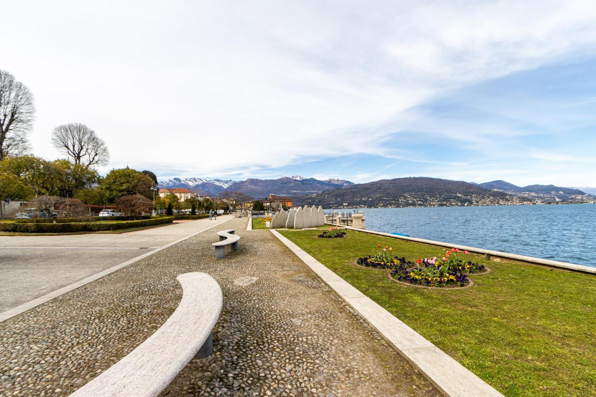 Golden Lake - Luxury Apartment ☆☆☆☆☆ - 100M From The Lake Baveno Kültér fotó